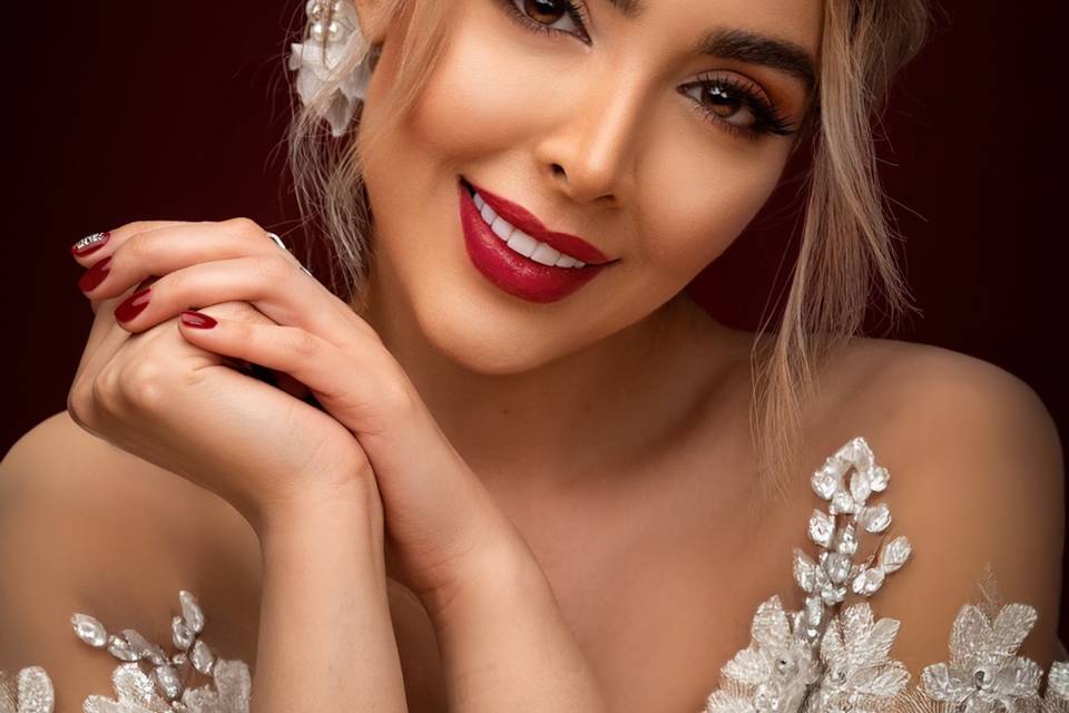 Elegant bridal makeup with glo