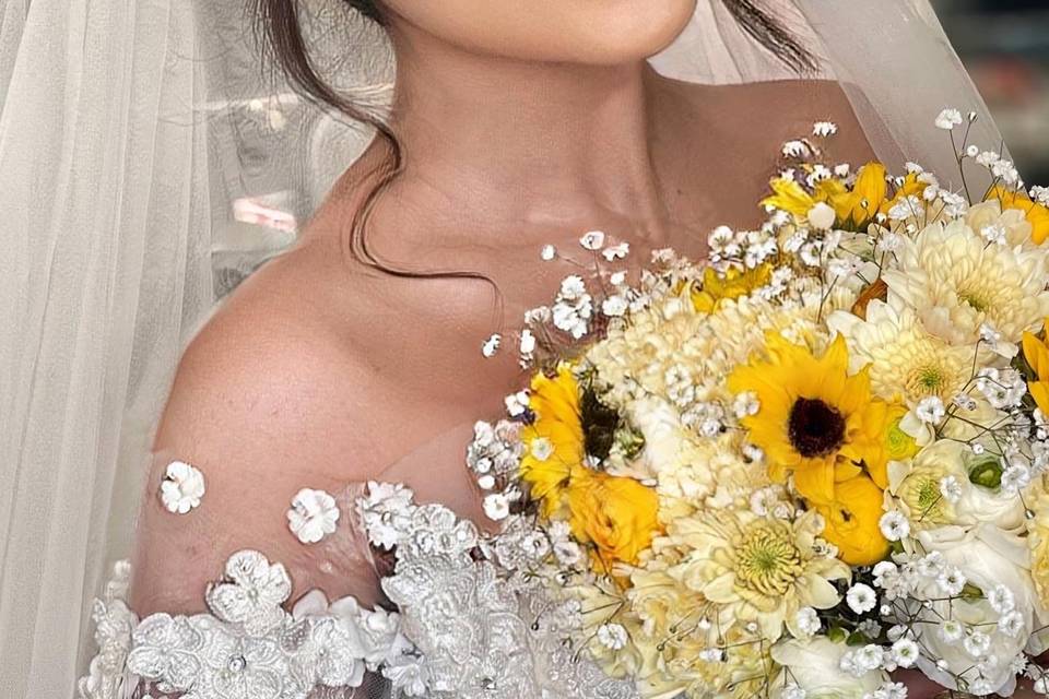 Classic bridal makeup with fre