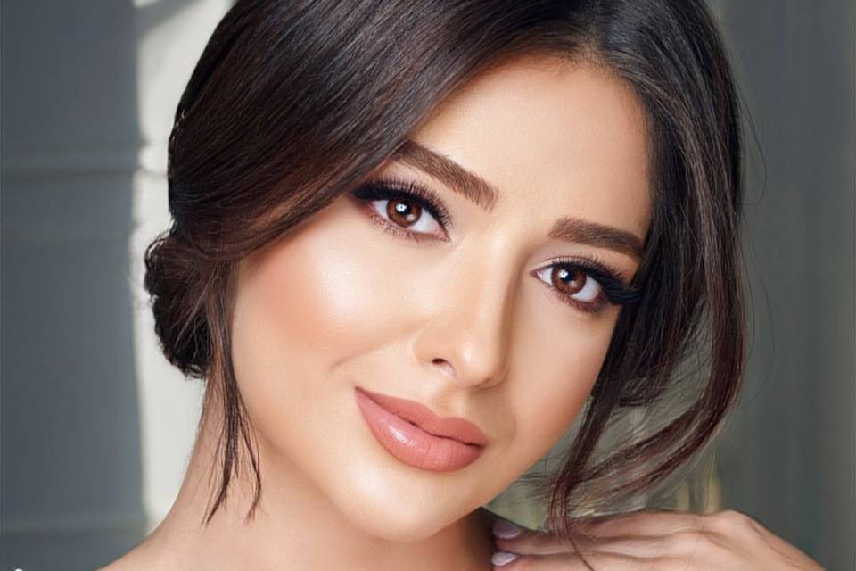 Soft glam bridal look with pe