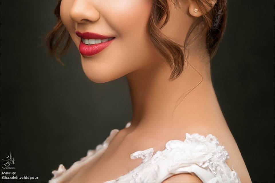Elegant bridal makeup with glo