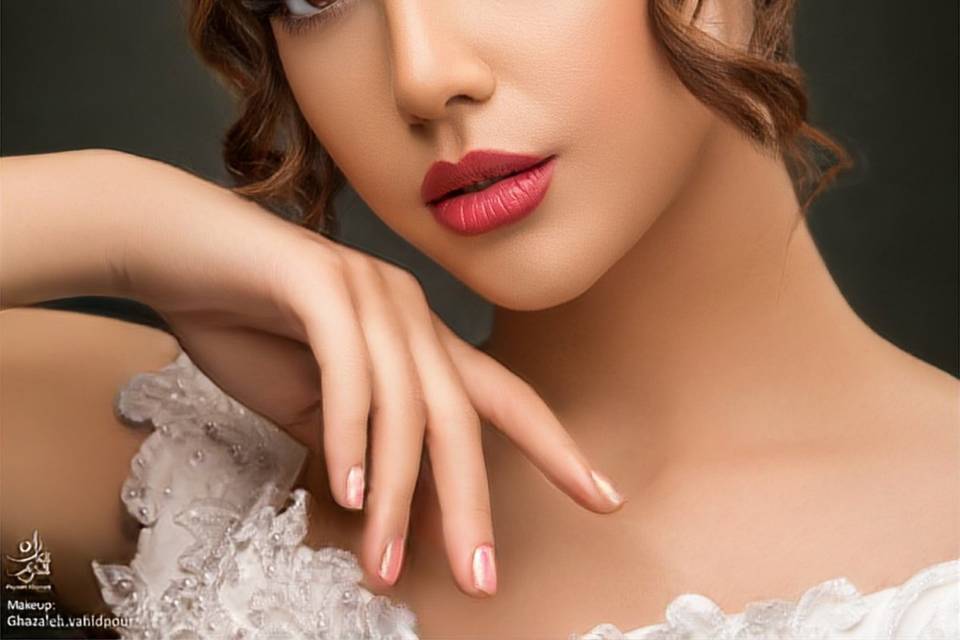 Soft glam bridal look with pea