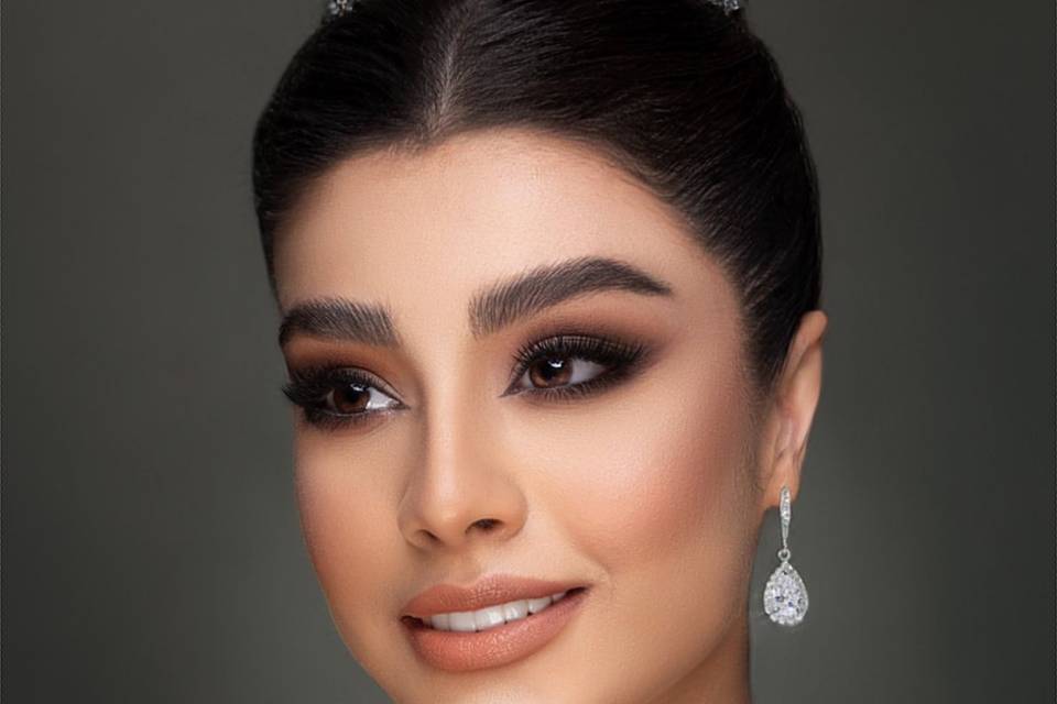 Elegant bridal glam with glowi