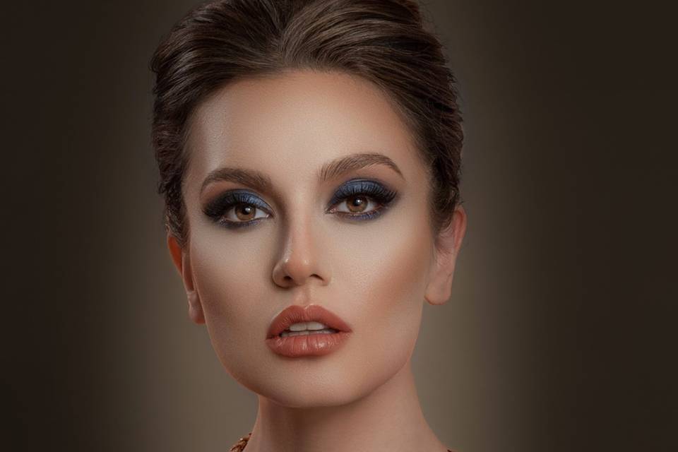 Dramatic bridal look with smok
