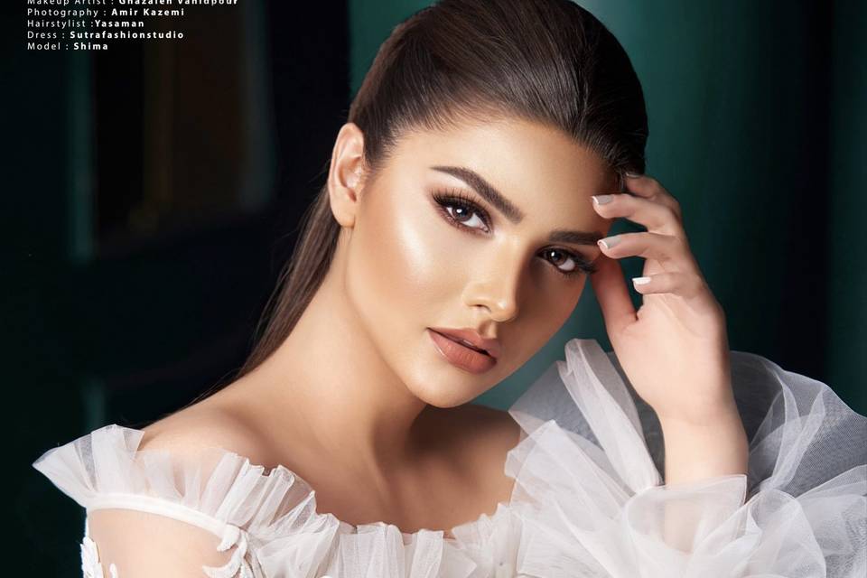 Minimal bridal glam with bold