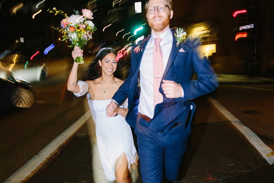 Evening elopement in the city