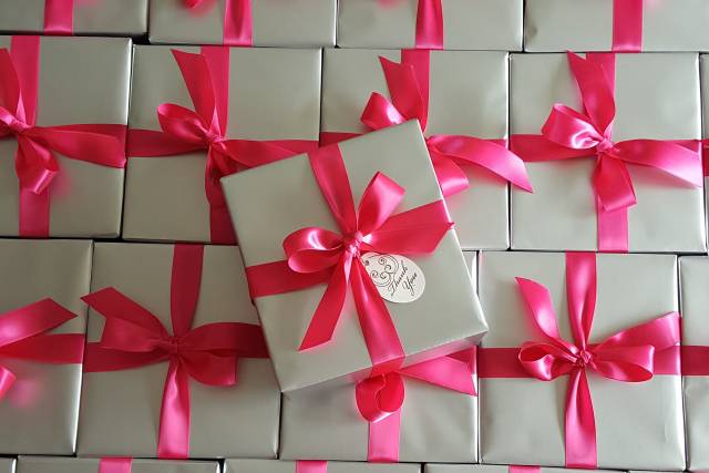 Ashley Gift Wrapping