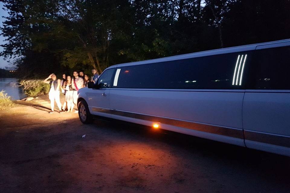 Ápex Limousine