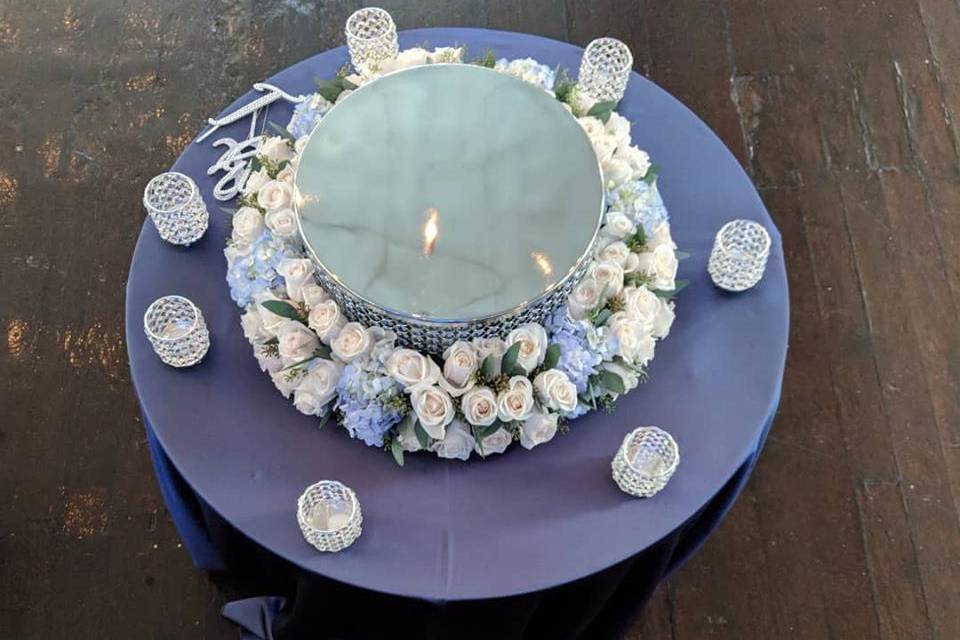 Cake stand decor