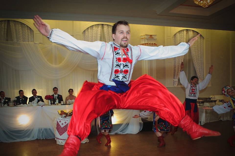 Ukrainian Dance at the Weddinp
