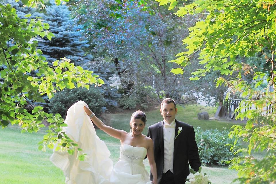 Bride and groom in the parc