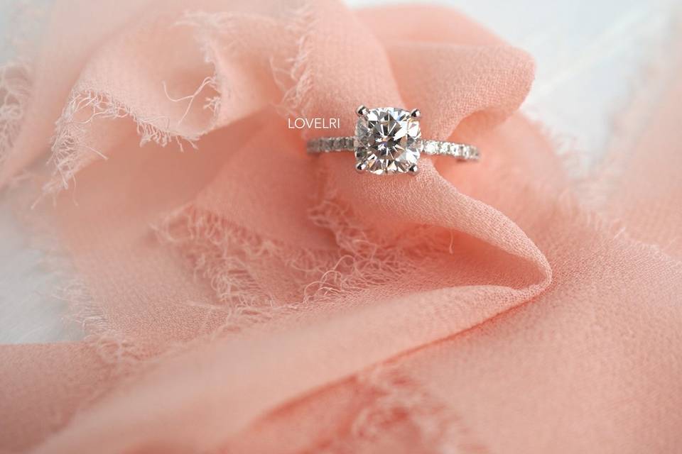 Cushion cut engagement ring