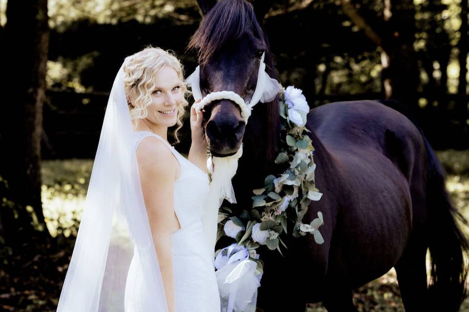 Bride & Horse