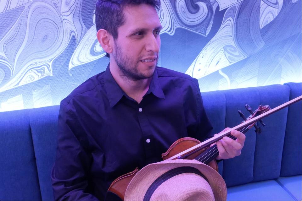 Daniel (Violin/Keys)