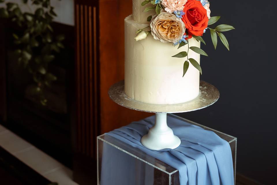 Fresh floral minimalistic cake