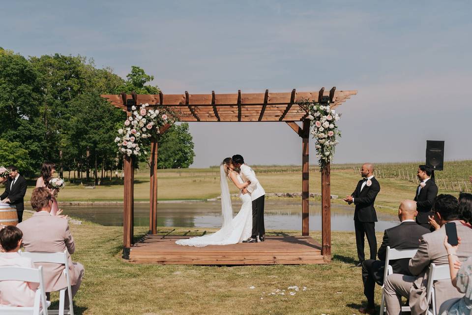 Ceremony kiss