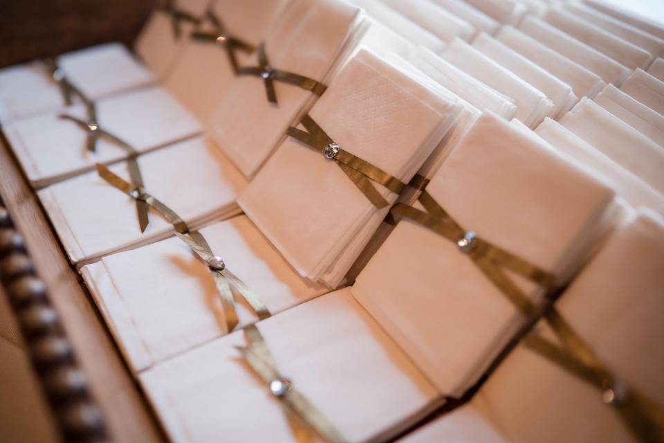 Tissue bundles for ceremony