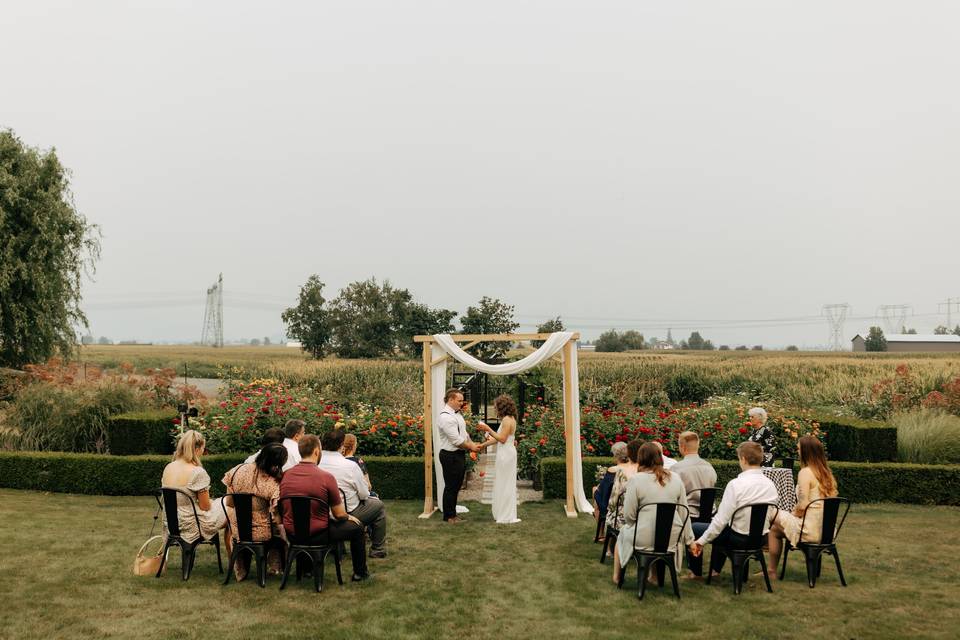 Micro Wedding on Flower Farm