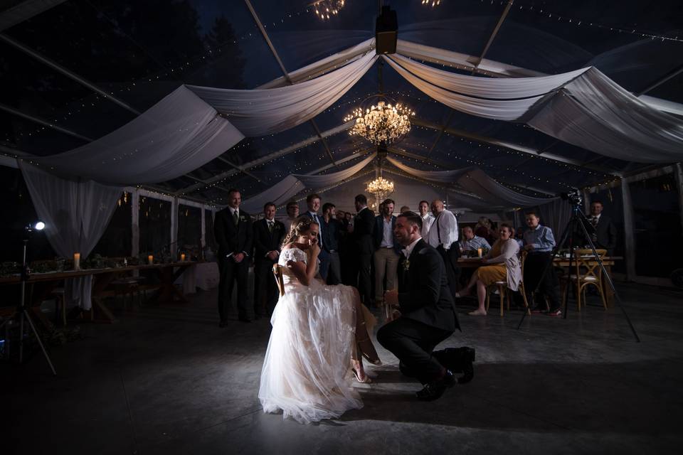 Garter Toss: Photo Jillian Ila