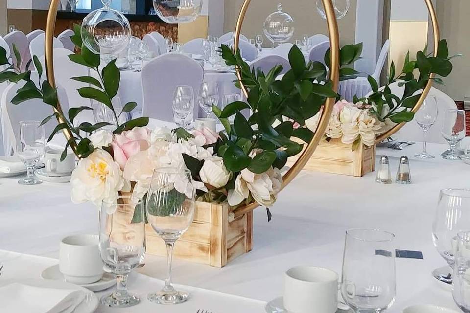Hula hoop style centerpieces