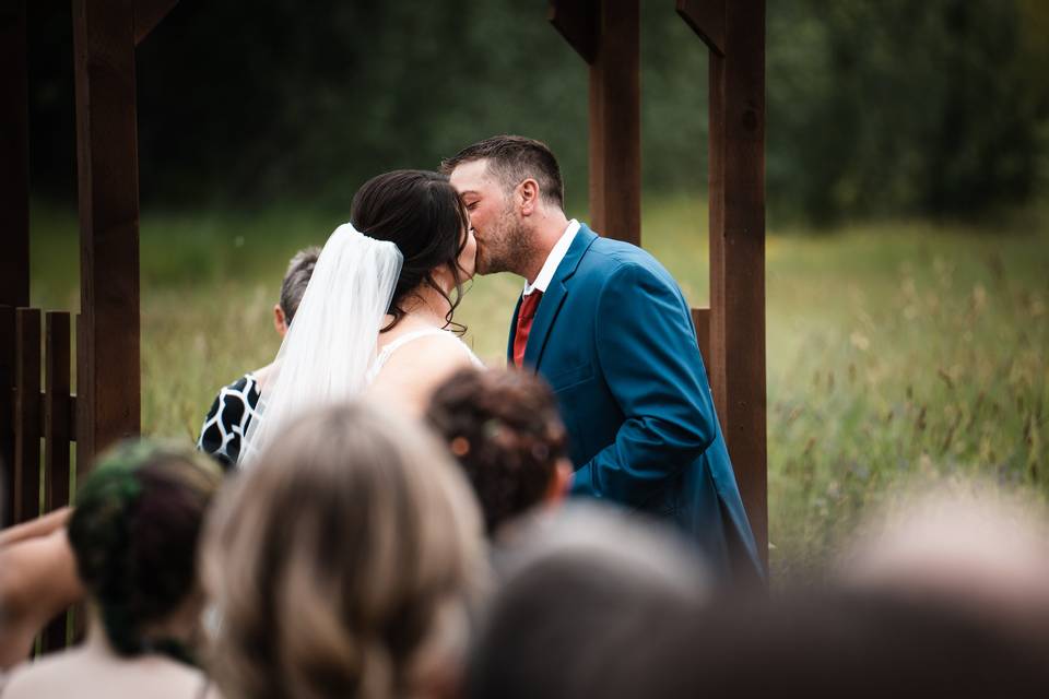 Prady Photography | Kiss at ceremony