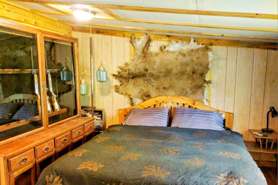 Honeymoon Cabin Bedroom