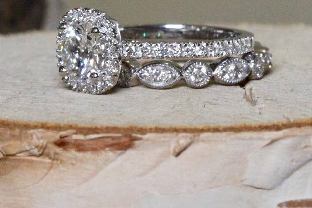 Buy Online Engagement Rings Toronto at Better Prices from Orosergio.com