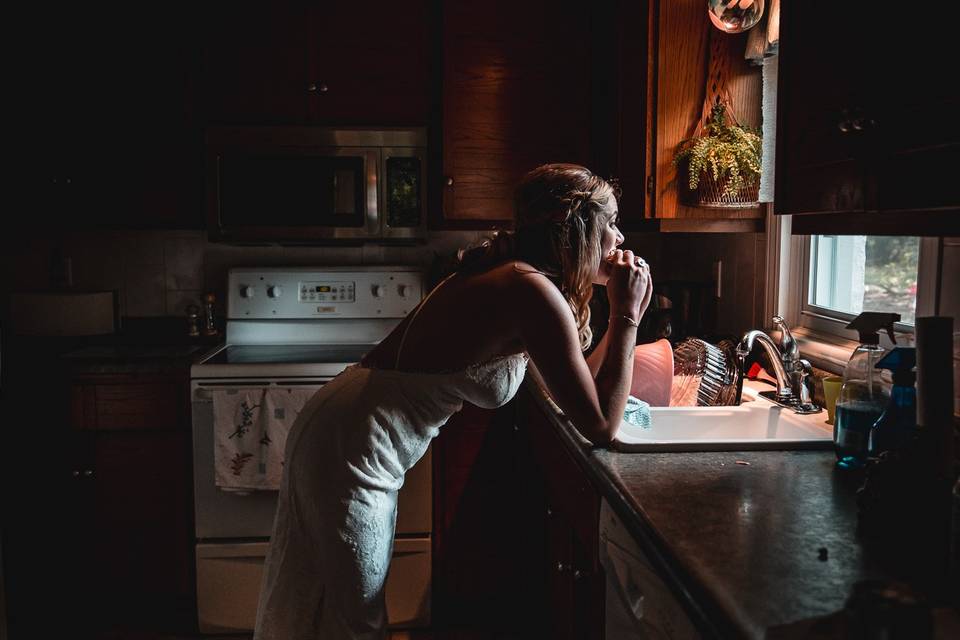 Bride takes a moment to eat