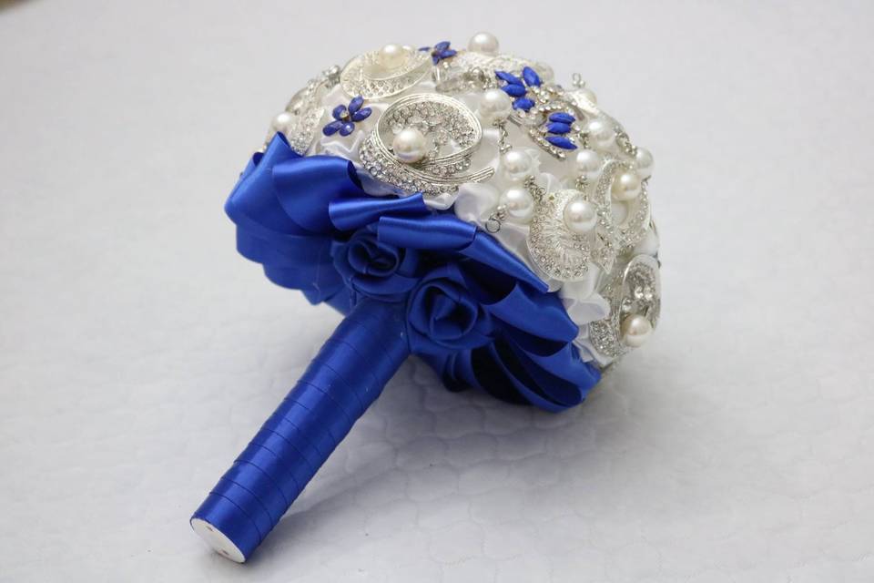 Elegant Brooch Bride