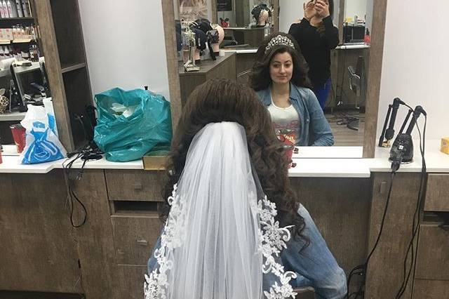 Bride with simple hairstyle