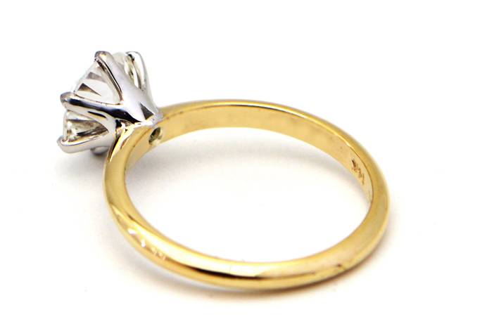 White gold prongs/Yellow Set