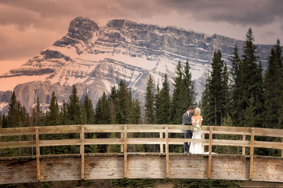 Spring elopement in Banff, AB