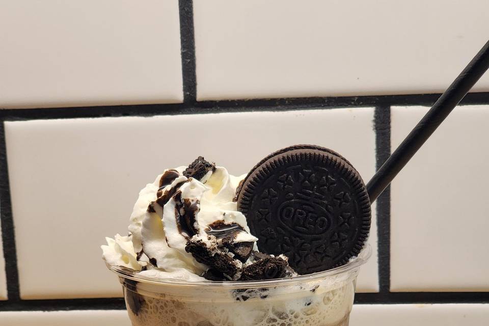 Cookies and cream dessert