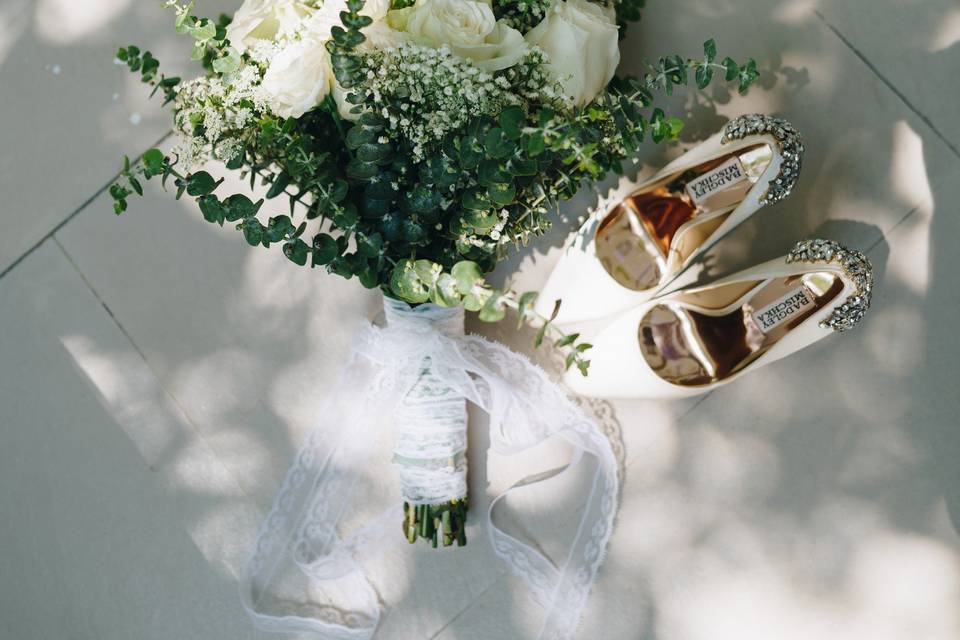 Bouquet & Her Shoes