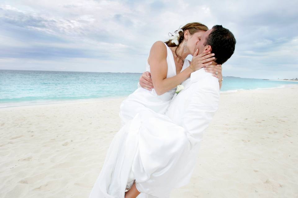 Kissing on the beach