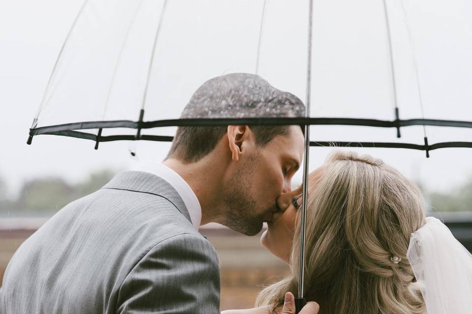 Balcony kiss