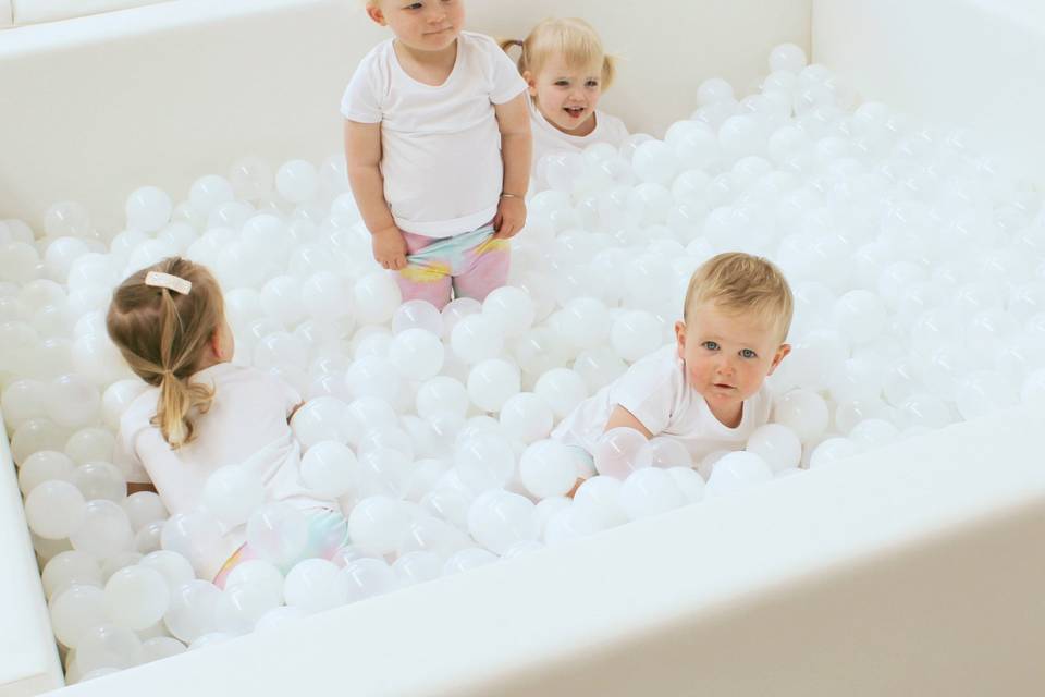 White lux soft play