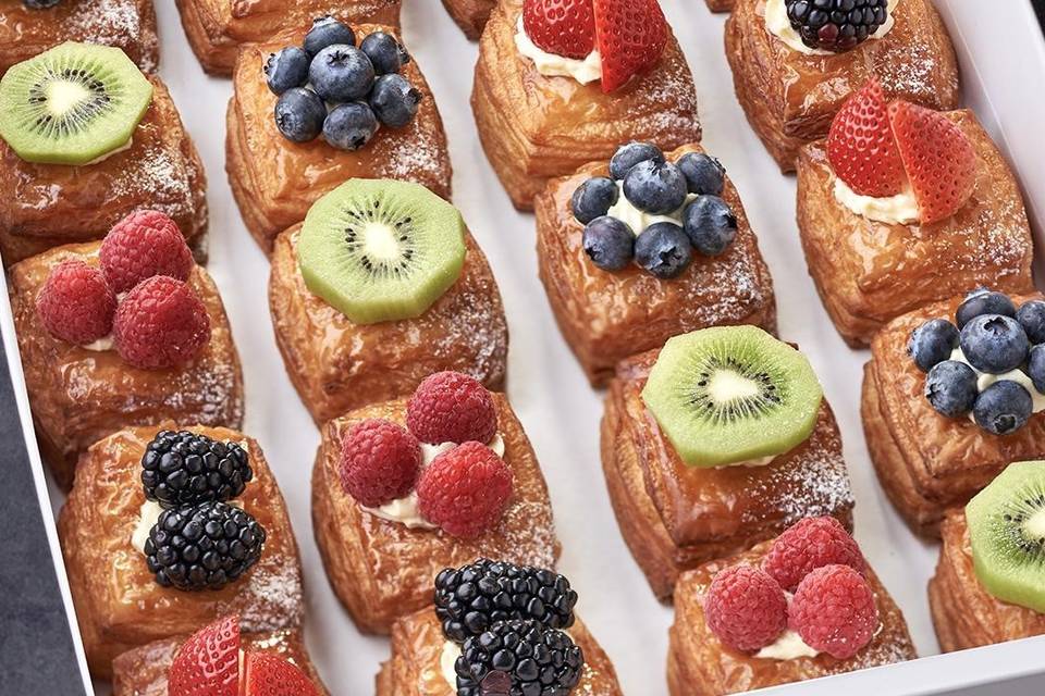 Assorted fruits bits
