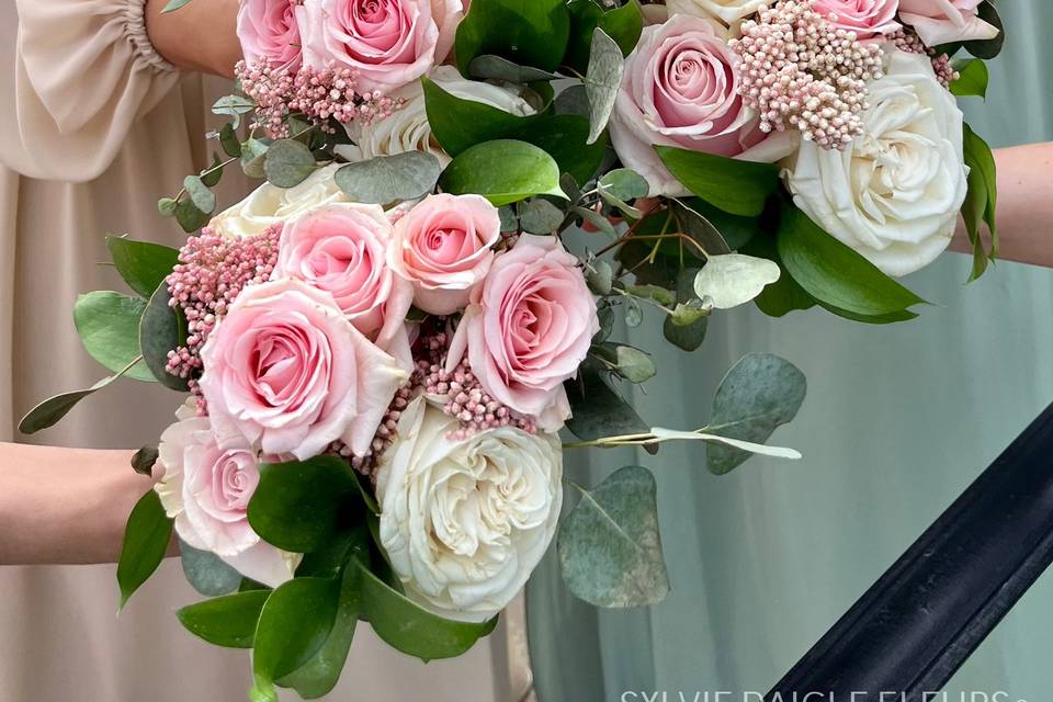 Bridesmaids bouquets