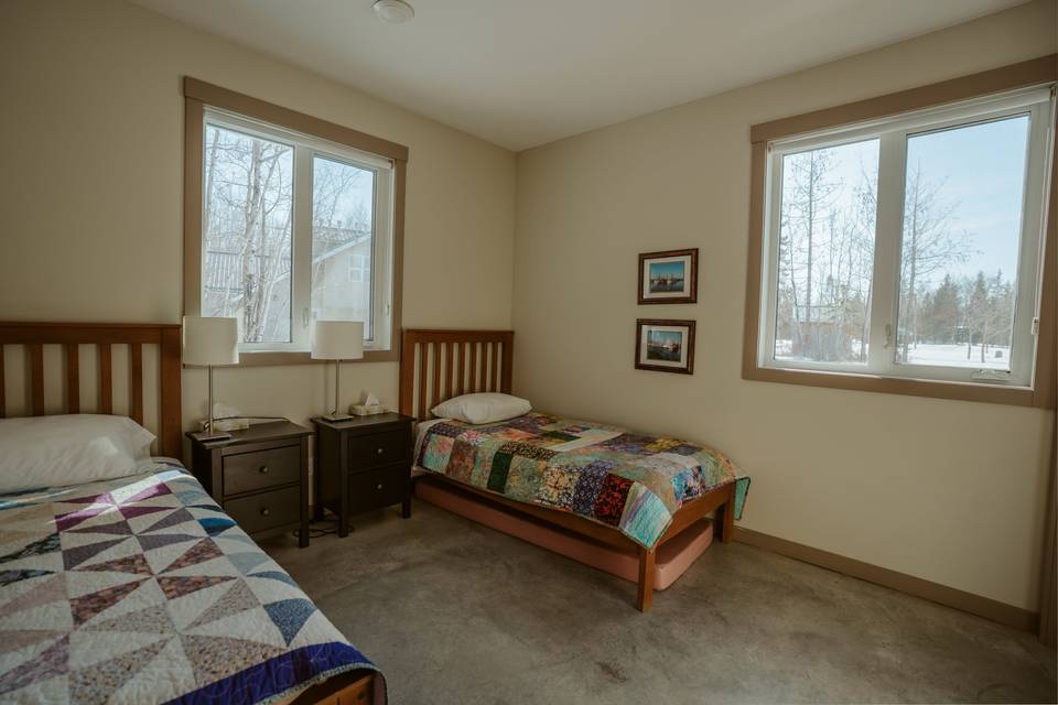 Unity Lodge Bedroom 1/12