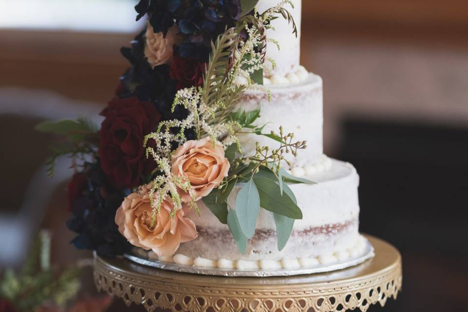Naked cake with flowers