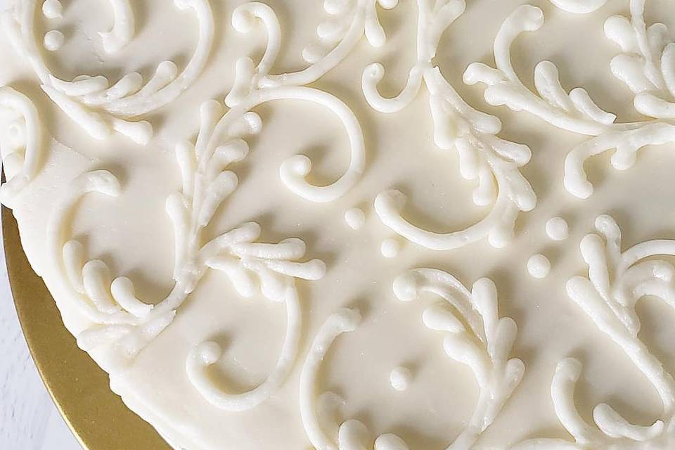 Filigree cake decoration