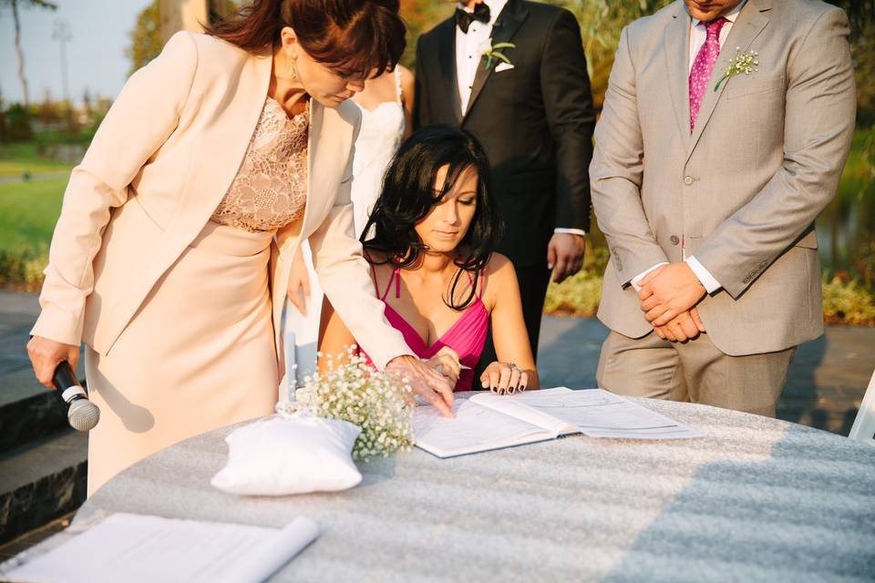 Signing the marriage registrar