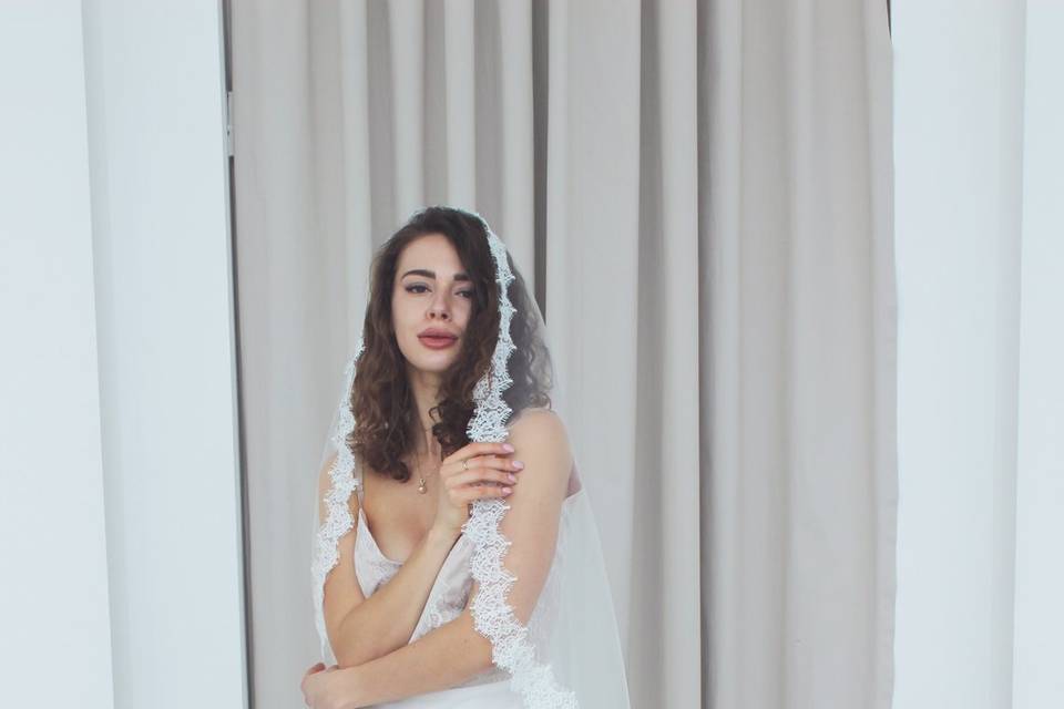 Lace mantilla veil