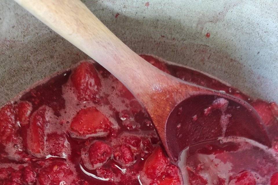 Small-batch fruit jam