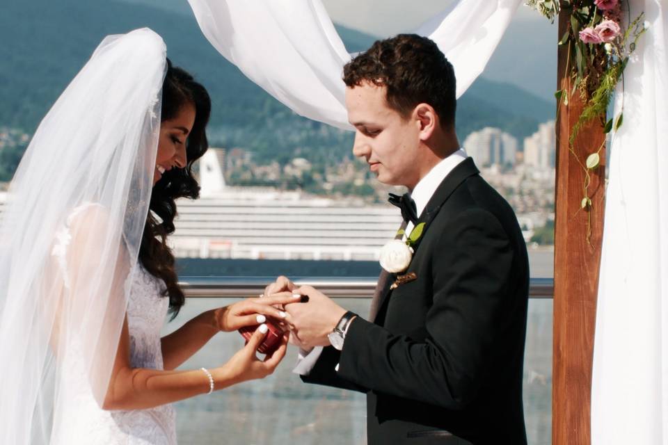 Ring on, beautiful backdrop!