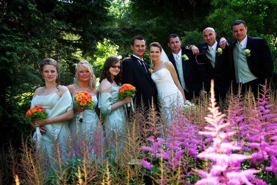 Garden Bridal Party Pose