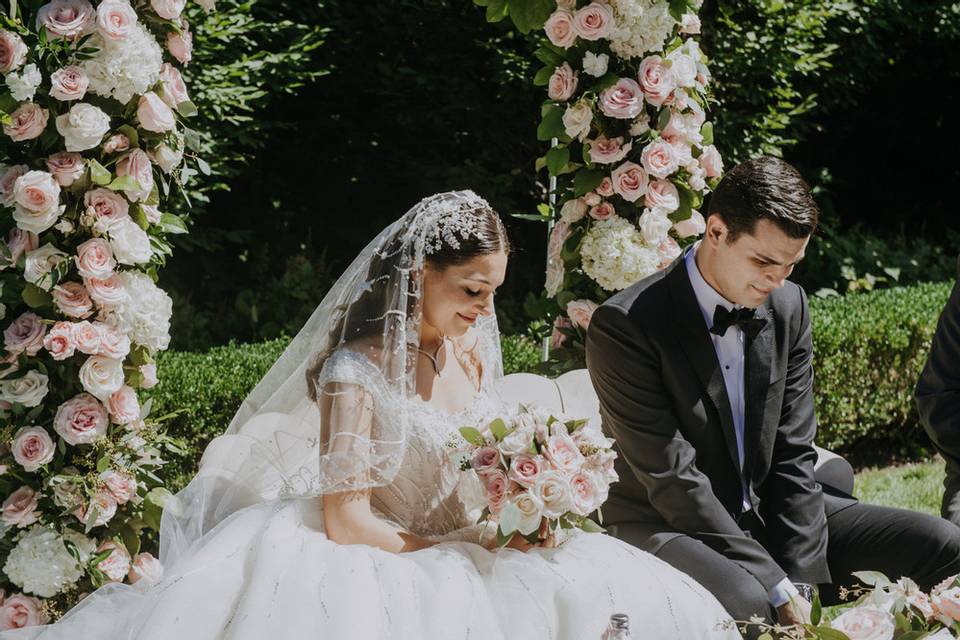 Bridal bouquet and arch