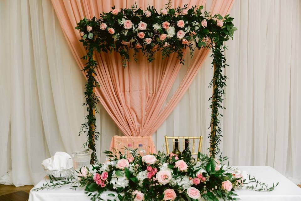 Headtable  flowers and arch