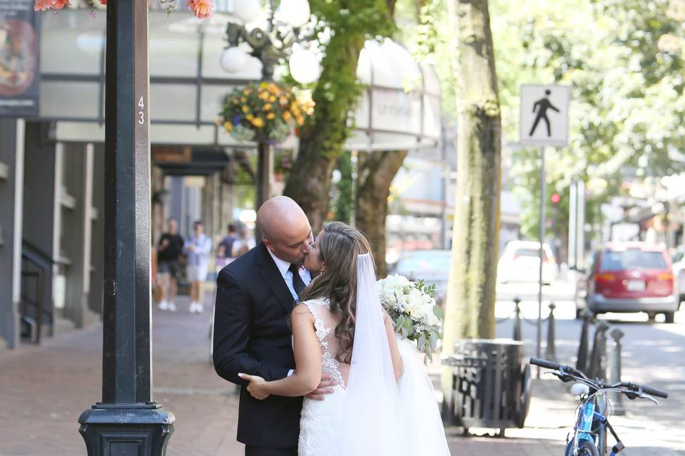 Gastown kiss