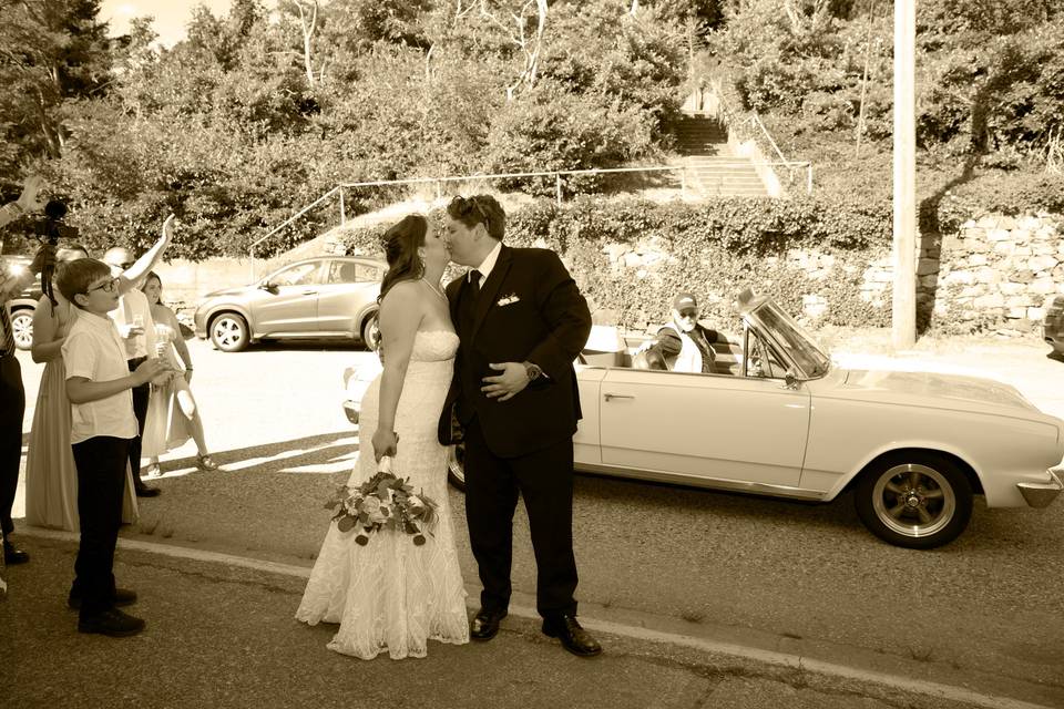 Old Car Kiss